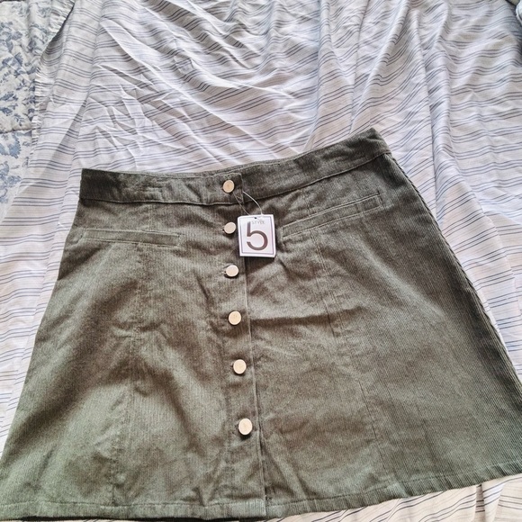 Green Mini A-Line Skirt for Casual Wear - Picture 3 of 5